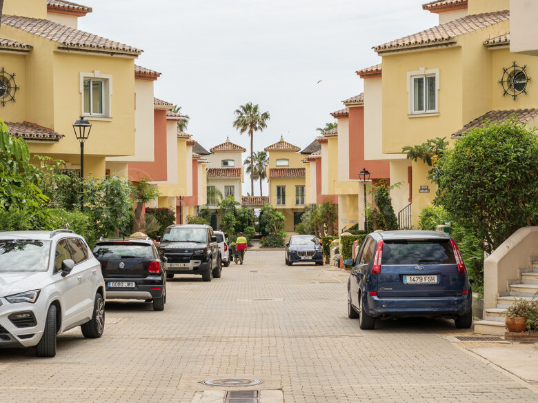 Beachside townhouse in Garden Beach, Estepona – great potential for renovation
