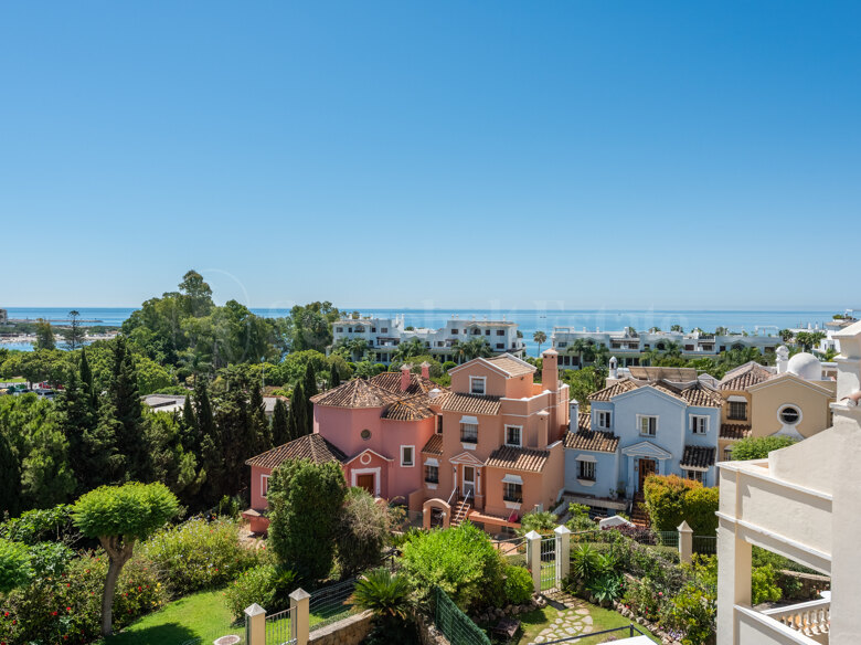 Exklusiv villa i Estepona – havs- och bergsutsikt på gångavstånd till stad och strand