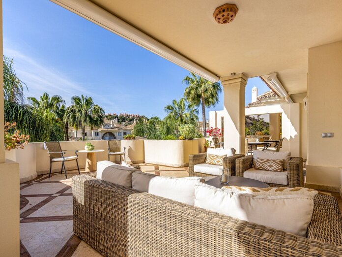 Zweistöckiges Penthouse zu verkaufen in Las Alamandas, Nueva Andalucia
