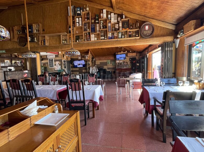 Famous rooftop restaurant with Seaview, long time clientèle in sunny Gran Canaria.