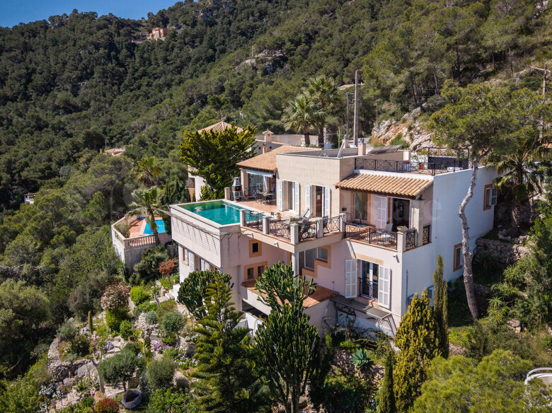 Villa con grande piscina terraca – Licencia ETV
