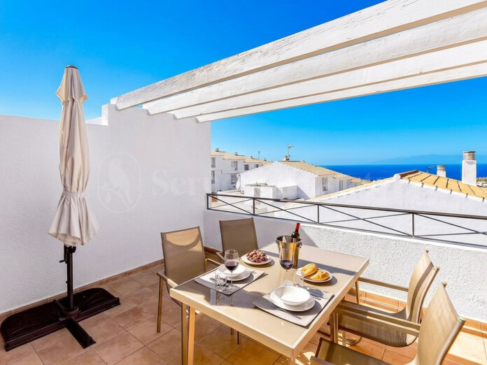 Vivienda moderna con vistas al mar