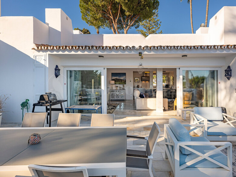 Elegant Corner Townhouse in Exclusive Azahara II, Nueva Andalucía
