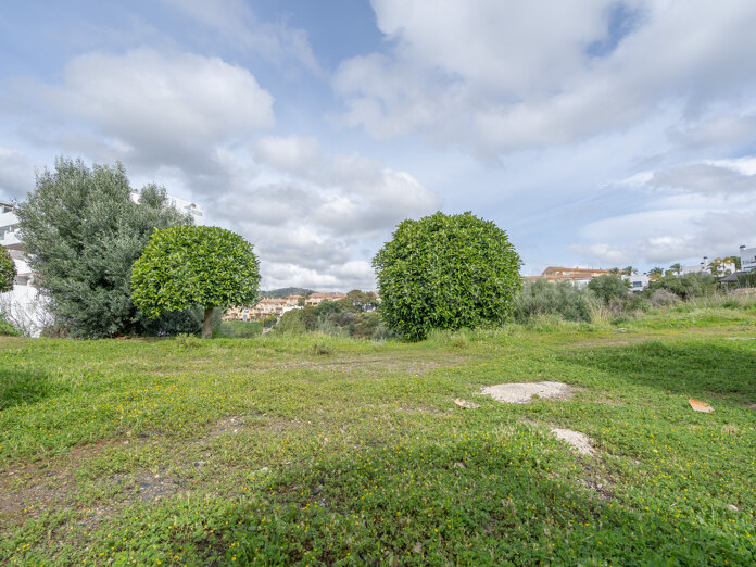 Grundstück zu verkaufen in La Resina Golf, Estepona Ost