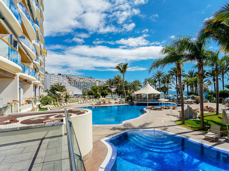 Apartamento de lujo frente al mar en Radisson Blu Resort