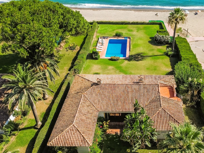 Villa en venta en Estepona