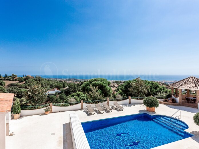 Villa, havsutsikt, Estepona, 6 sovrum, panoramautsikt, pool, trädgård, tomt.