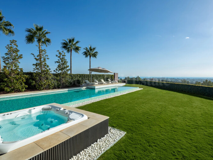 A Masterpiece of Modern Living in La Quinta