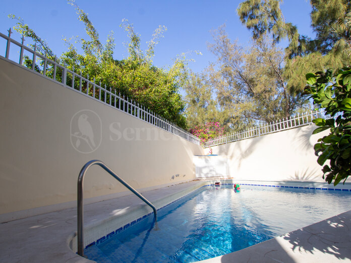 Exklusive Villa neben dem Santiago VI Park.