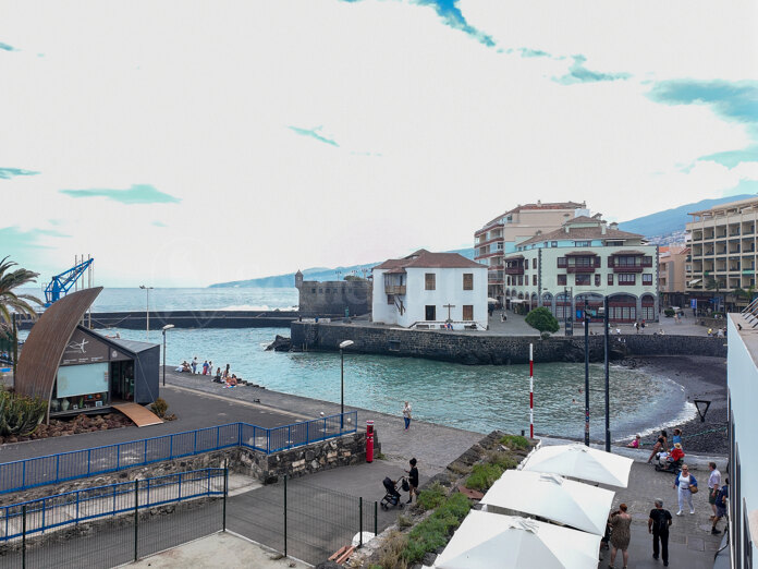 Apartment next to the sea
