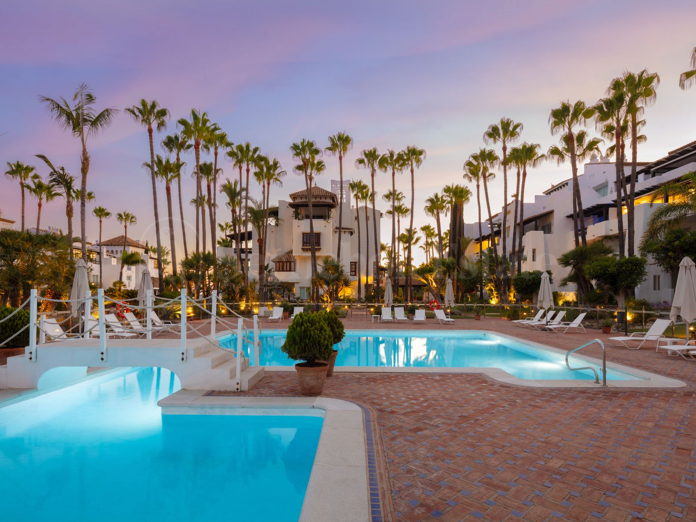 Lägenhet till salu i Marina Puente Romano, Marbella Golden Mile