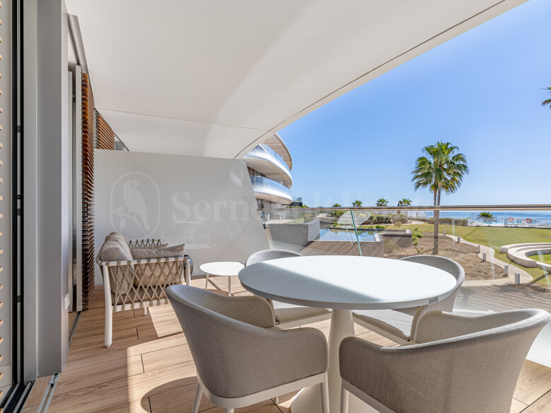 Estepona, apartamento, 2 dormitorios, piscina comunitaria, vistas al mar.