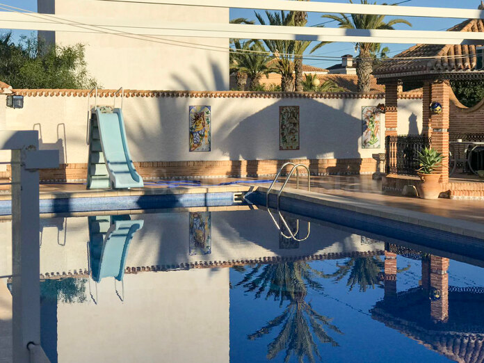 Großzügige Freistehende Villa mit Großem Garten, Pool und Garage in Orihuela Costa