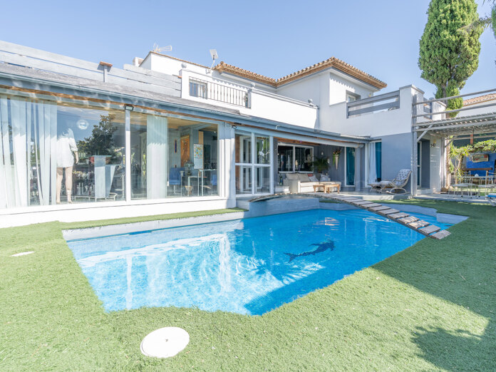 Estepona, Estepona Golf, 4 Schlafzimmer, Pool, Terrassen, Solarium, Garage, Villa, zum Verkauf