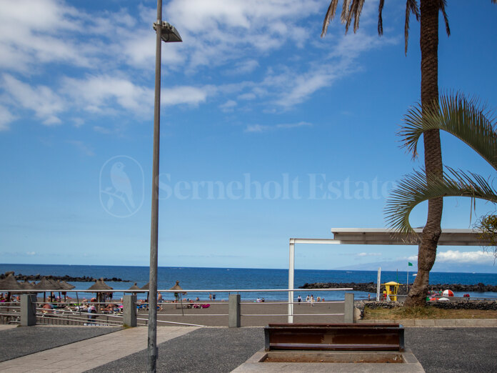 Geschäftsräume in Playa de Troya zu verkaufen.
