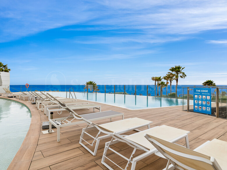 Apartment, The Edge, Estepona, 3 bedroom, first line, beach, pool, sea views.