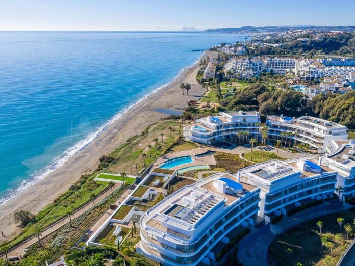 Luxurious beachfront apartment with private garden
