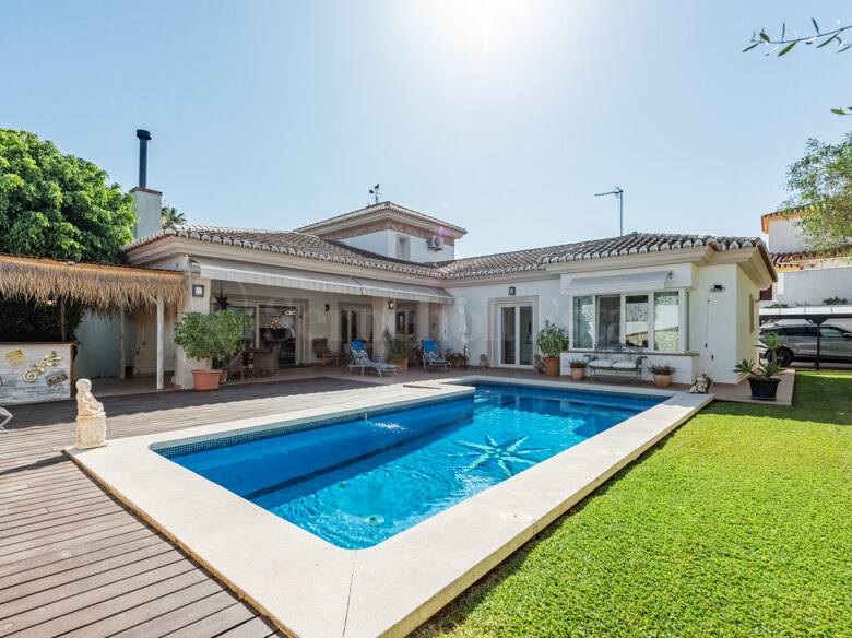 Elegant 6-Bedroom Villa in Sierrezuela – A Turnkey Family Retreat with Style and Substance