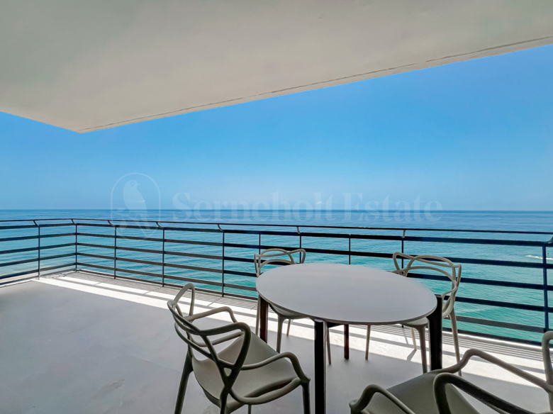 Exceptional Beachfront Apartment on Playa de la Bajadilla, Marbella