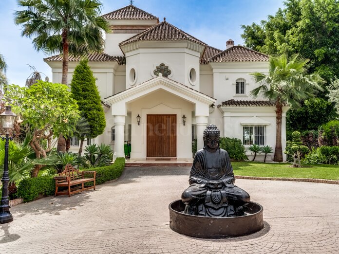 Villa en venta en Los Naranjos Golf, Nueva Andalucia