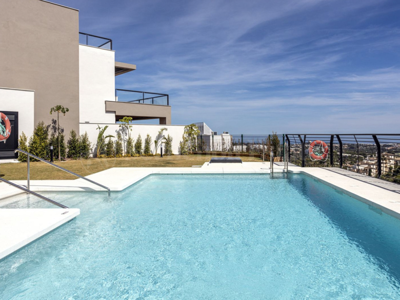 Elegant 2-Bedroom Apartment with Breathtaking Panoramic Views in Marbella