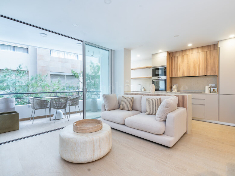 Beautiful, renovated apartment just by the beach