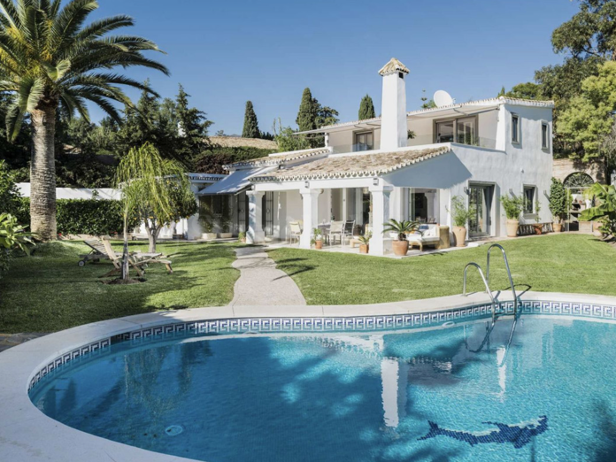 Sophisticated Andalusian-Style Villa with Sea Views and Premium Features