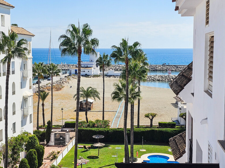 Amplio Apartamento de 1 Dormitorio en Complejo en Primera Línea de Playa