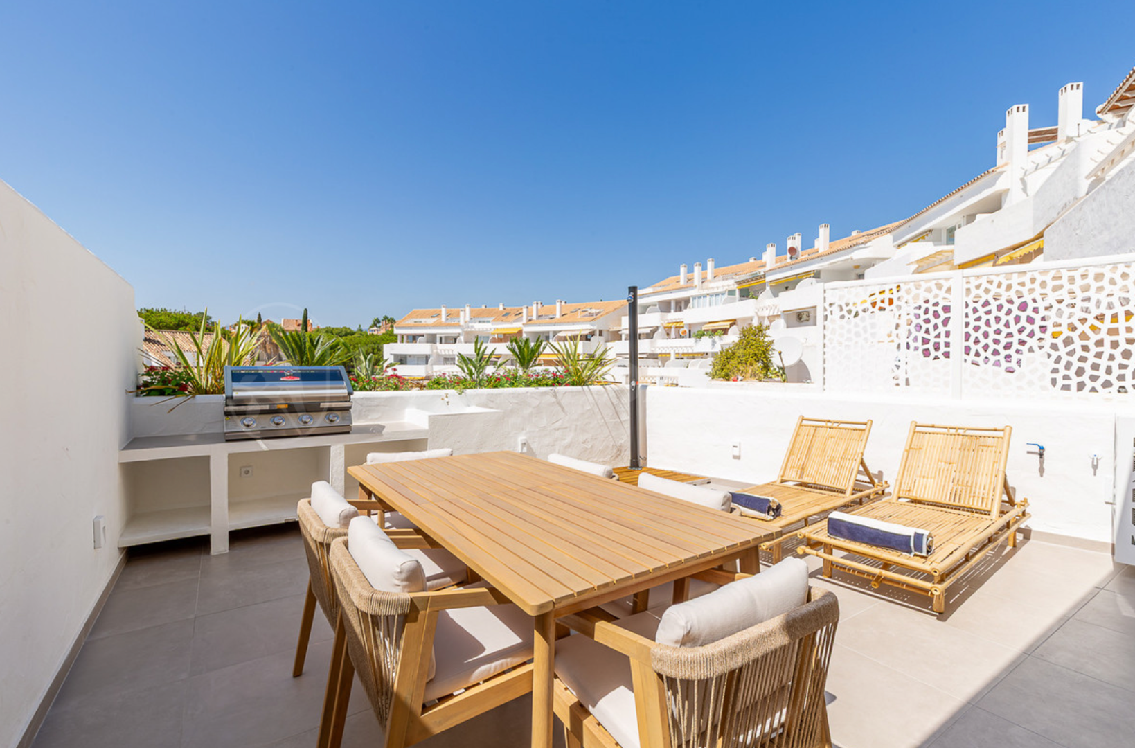 Apartment for sale in Nueva Andalucia, Marbella view