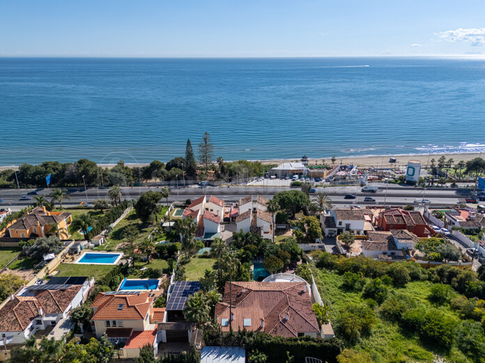 Komplett rekonstruierte Villa mit Meerblick und Touristenlizenz – Marbella Ost