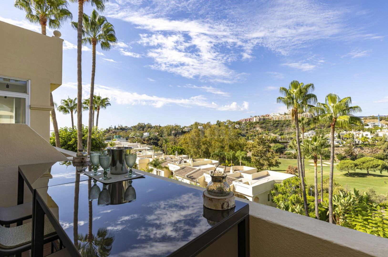 Apartment for sale in La Quinta, Benahavís view