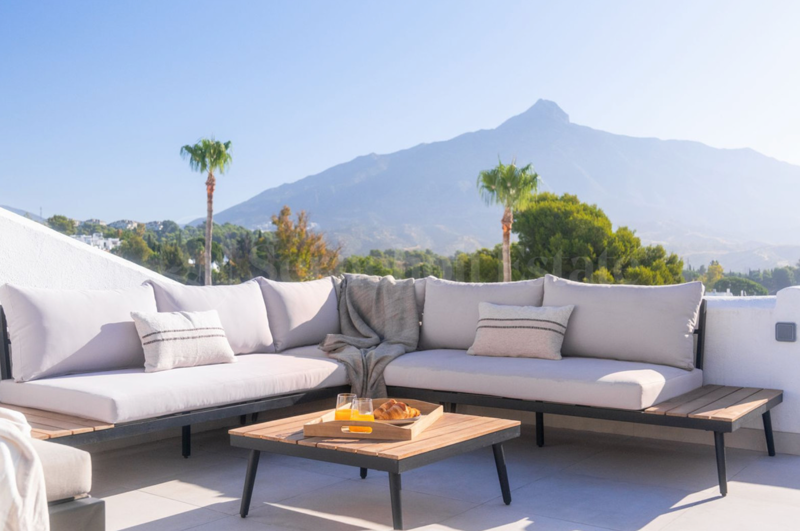 House for sale in Nueva Andalucia, Marbella view