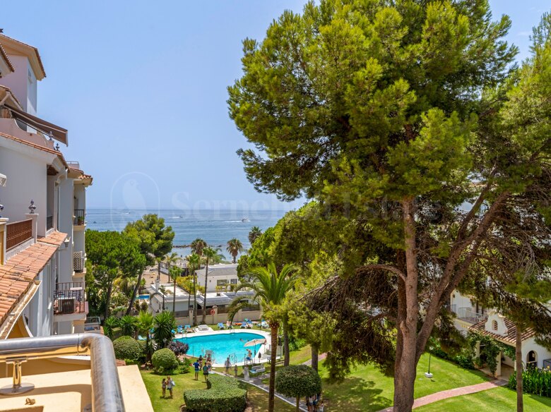 Duplex penthouse in a prime location in Puerto Banus