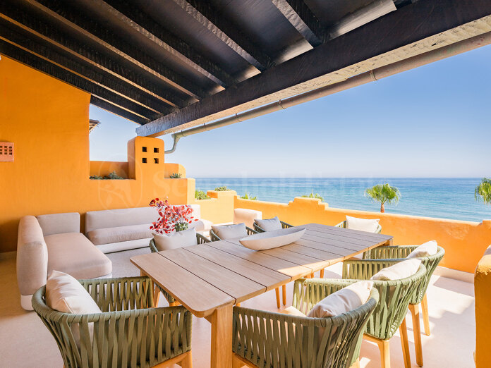 Luxurious apartment, New Golden Mile, Estepona, 4 bedrooms, pool, first line, beachfront