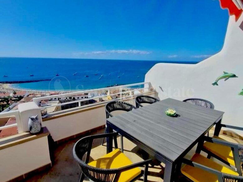 A unique property in the popular complex in Los Cristianos.