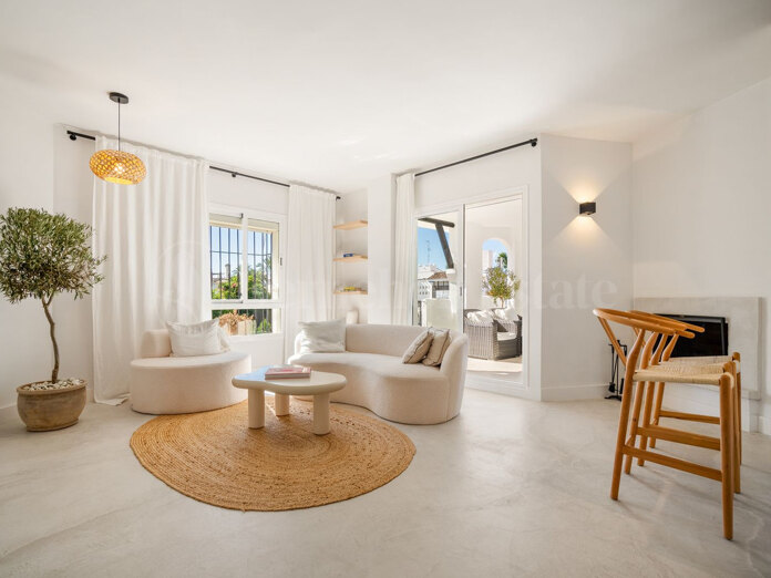 Modern Mediterranean Living Near Puerto Banús and Premier Golf Courses