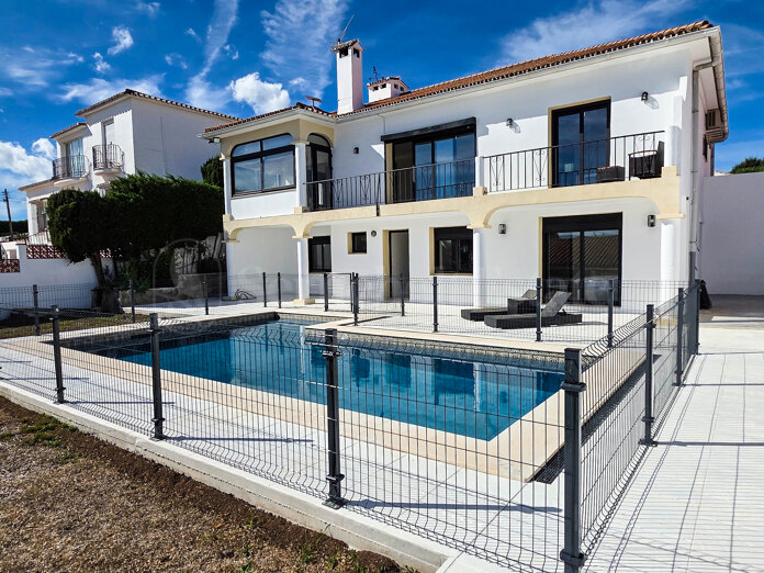 Fully Refurbished Villa with Panoramic Sea Views in Manilva