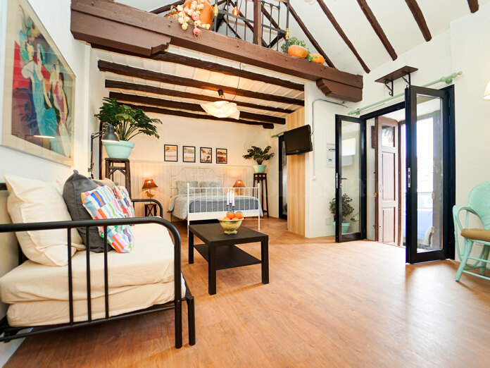 Casa histórica de 2 habitaciones con licencia de alquiler VV y garaje