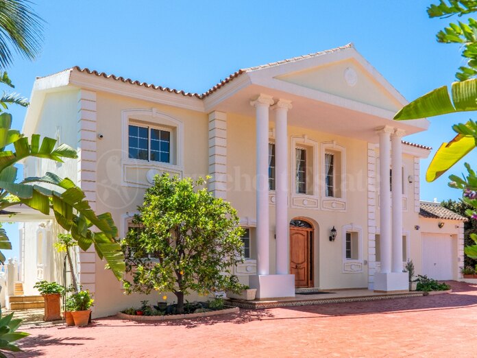 Impresionante villa de lujo con vistas panorámicas al mar y a la montaña en Elviria