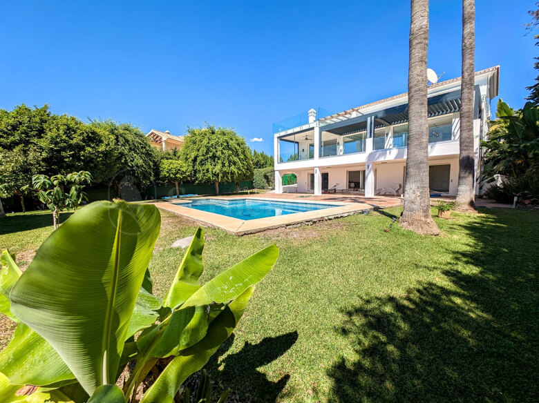 Frontline golf villa