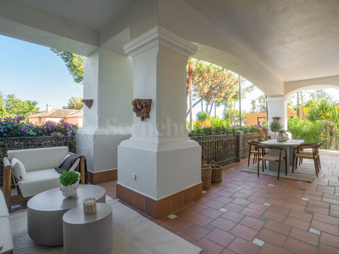 Ett elegant liv i hjärtat av Marbella – där design möter harmoni.