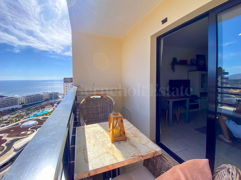 Beautiful apartment with views by the beach in Playa Paraiso.