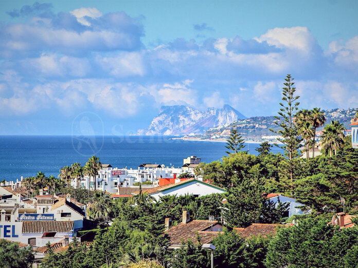 Vackert Townhouse med havsutsikt (samt Turist Licens) i Estepona