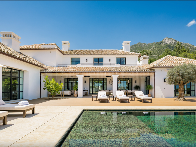 An Architectural Masterpiece in Cascada de Camoján – The Essence of Refined Luxury