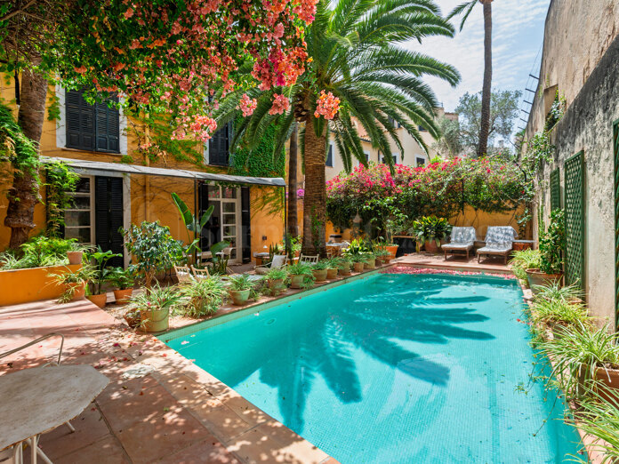 Exklusive Maisonette mit privatem Garten und Pool