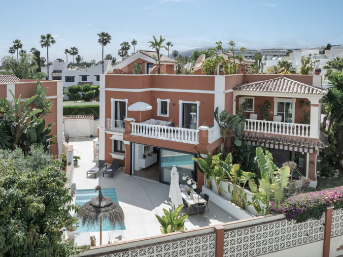 Casa adosada en venta, lado playa San Pedro.
