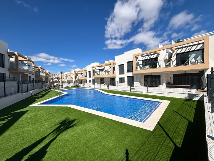 Penthouse mit privater Dachterrasse in Villamartín, Orihuela Costa