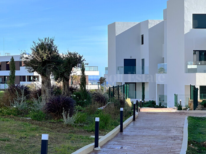 Azata Delmare in Casares Costa apartment for sale
