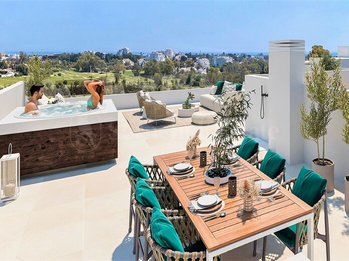 Neue Entwicklung mit weitläufigen Terrassen und in Gehweite zu Einrichtungen in Estepona New Golden Mile.
