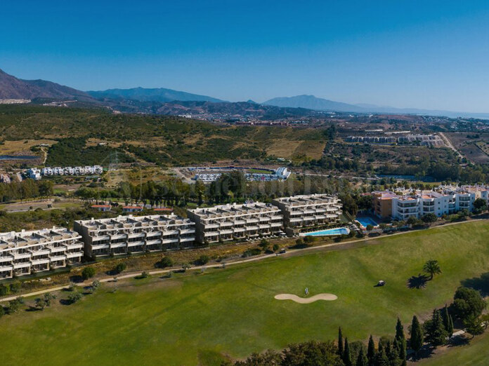 Nur noch 2 Einheiten verfügbar – Moderne Golf-Apartments in Estepona Golf
